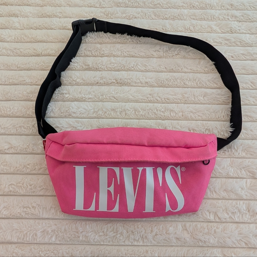 💜 3/$30 - Levi's Vibrant Pink Belt Bag